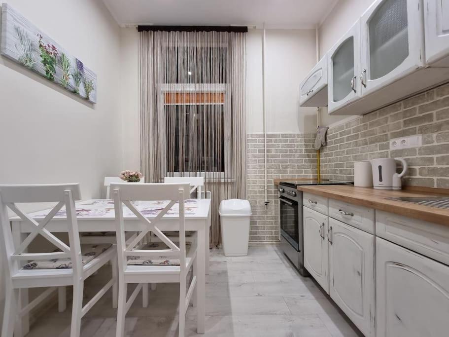 Vintage Apartman In City Center Miskolc Exterior foto